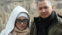 Indonesia kembali digegerkan dengan biro umrah bermasalah. Bila sebelumnya First Travel, kini Abu Tours. Persamaannya, keduanya memutar uang jemaah hingga triliunan rupiah. Bolehkah? Unsur pidananya masih diuji di pengadilan. 