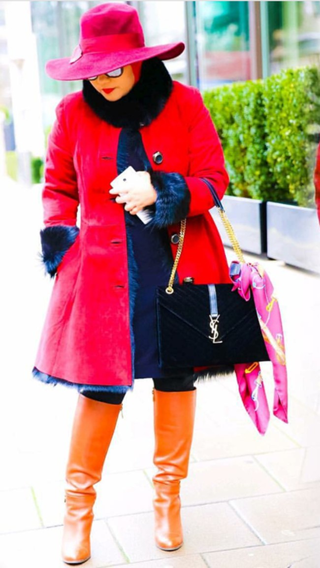 Hermes silk pink scarf seharga 250 euro atau sekitar Rp 4 juta. Foto: Dok. Instagram @anniesahasibuan