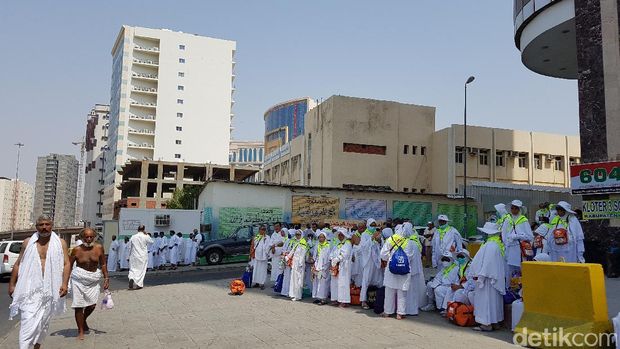 Jemaah Indonesia bergeser ke Arafah bersiap ikuti Puncak Haji