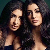 Putri aktor India Amitabh Bachchan, Shweta Nanda Bachchan (foto kiri) punya anak yang wajahnya sangat mirip dengannya. Ia adalah Navya Naveli Nanda. 