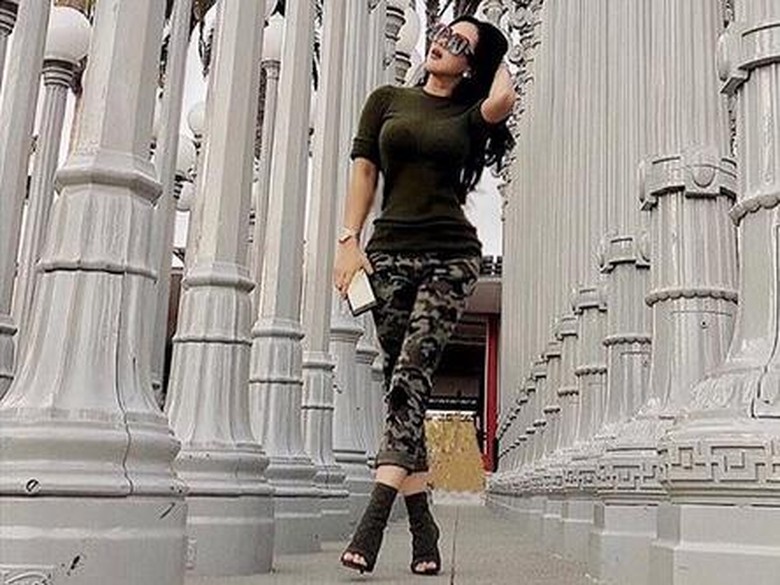 Foto Bareng Makeup Artist Kim K, Syahrini Didoakan Cepat Dapat Jodoh Foto Bareng Makeup Artist Kim K, Syahrini Didoakan Cepat Dapat Jodoh
