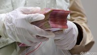 Sebanyak Rp 3,5 miliar lainnya diduga dari rekanan proyek dan setoran dari kepala dinas dalam periode yang sama