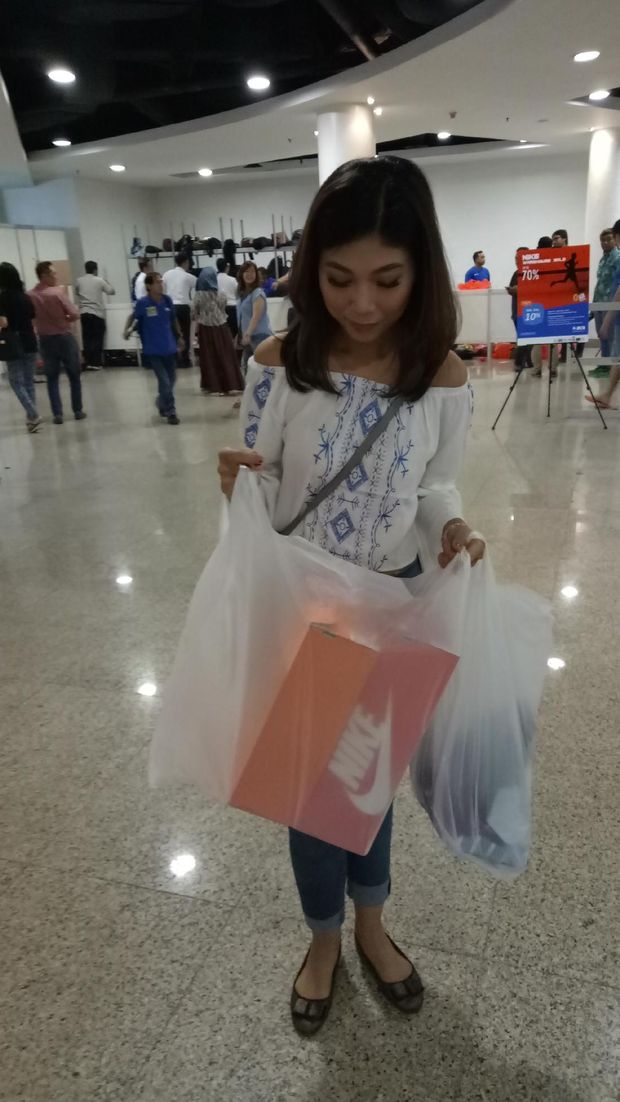 Banyaknya Pembeli Diskon Sepatu Nike Tak Diimbangi Jumlah Petugas