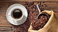 Kopi ternyata bisa juga membuat daging empuk. Rendam daging dalam kopi pekat satu jam sebelum dipanggang. Kopi ikut memberi rasa smoky pada daging. Foto: Istimewa