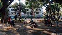 Di Bulan Patuh Pedestrian ini, Gerakan Aksesibilitas Umum Nasional akan menggelar aksi pemantauan fasilitas akses pejalan kaki/pedestrian untuk disabilitas yang telah dibangun oleh pemda DKI.
