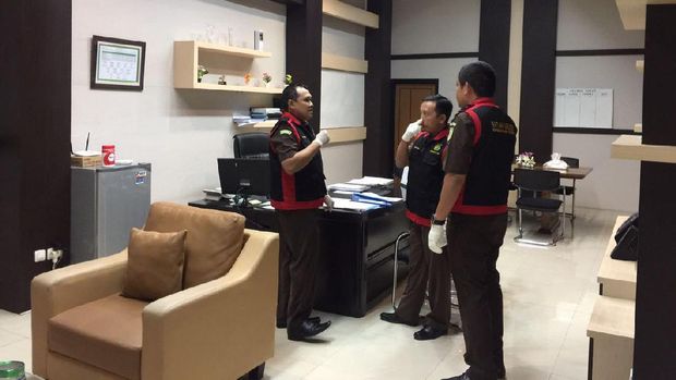 Kejari Sidoarjo melakukan penggeledahan selama 5 jam