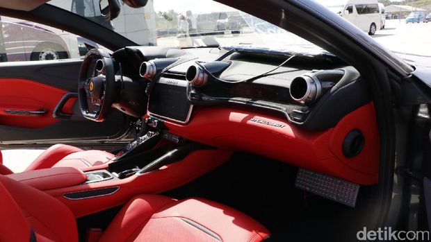 Interior Ferrari GTC4Lusso