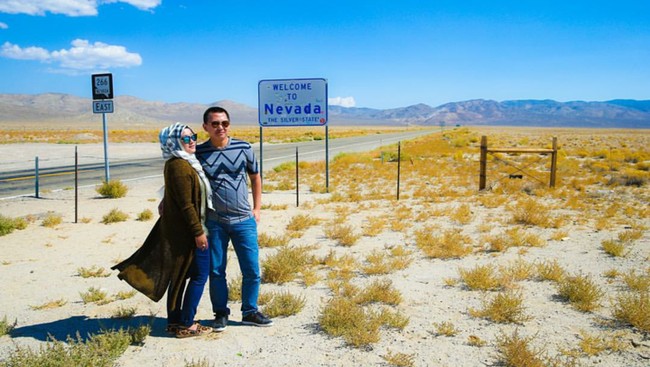 Burberry scarf warna putih seharga US$ 395 atau sekitar Rp 5,3 juta. Foto: Dok. Instagram @anniesahasibuan