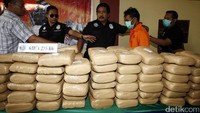 Dalam pengungkapan kasus narkoba itu, polisi berhasil mengamankan dua orang tersangka yakni, SM dan HSB. Tetapi, salah satunya, HSB harus ditembak mati lantaran melawan petugas dengan cara merebut senjata petugas saat diamankan.