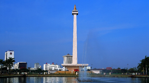 Monas merupakan sebuah tugu peringatan kegigihan rakyat Indonesia melawan kolonialisme Hindia Belanda.