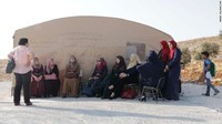 Banyak para ibu yang khawatir anaknya sekolah di tenda yang panas. Mereka juga ragu apakah anak-anak mereka tetap bersekolah meski di tenda atau pulang saja mengindari panas. 