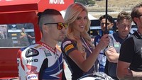 Sedangkan sang rekan, Jessica Harbour juga pernah menjadi umbrella girls pembalap Nicky Hayden. (Dok. Instagram/jessharbour)