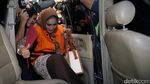 Foto: Wali Kota Tegal, Bunda Sitha Resmi Ditahan