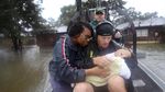 Foto-foto Heroik Evakuasi Korban Badai Harvey