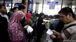 Penampakan Antrean Warga Jelang Berakhirnya Pemutihan Pajak