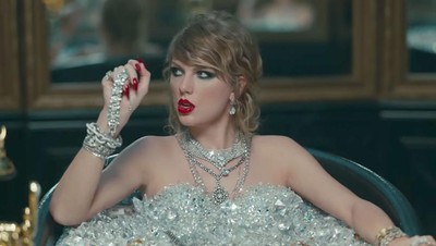 Foto: 12 Gaya Makeup & Rambut Taylor Swift di Video Look What You Made Me Do