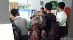 Foto: Ramai-ramai Antre Beli Rusun Tanjung Barat