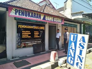 Tujuh Money Changer di Wilayah Blitar Disegel