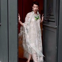 Biyan adalah salah satu desainer Indonesia yang membuat Raisa terpikat atas karya-karyanya. Gaun lace yang kaya akan detail embroidery dan payet ini tampak mewah dalam garis desain minimalis, begitu menggambarkan karakter sang pengantin.  