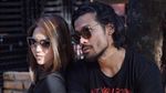 Bikin Penasaran, Chicco Jerikho Peluk Cewek Misterius