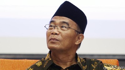 Foto: Libur Natal, Mendikbud Ajak Putranya Sambangi Rumah Seminari