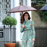 Kabar bahagia datang dari pasangan kerajaan Inggris, Pangeran William dan Kate Middleton. Keduanya kini sedang menantikan anak ketiga mereka, seperti yang dikonfirmasi oleh Kensington Palace, Senin (4/9/2017). Sambil menunggu jajaran tampilan Kate Middleton yang stylish di kehamilan ketiganya, simak kembali gayanya saat hamil dulu di sini.Foto: Dok. Getty Images