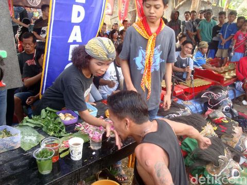 Kumpul Bareng, Seniman Ebeg Banyumas Unjuk Kebolehan dan Kekompakan