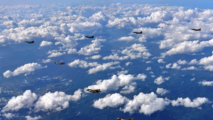 ilustrasi pesawat tempur. Foto: Reuters ilustrasi pesawat tempur. Foto: Reuters
