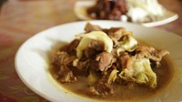 Bukan cuma di Jakarta, Magelang juga punya tongseng enak. Di Warung Mbak Ning, kuah tongsengnya gurih sedap dengan paduan potongan daging dan irisan kol. Foto: dok. detikFood/Istimewa