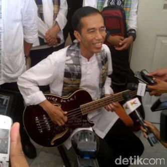 Gratifikasi yang dilaporkan Jokowi: gitar mettalica, kacamata lorenzo, tea set dari rusia