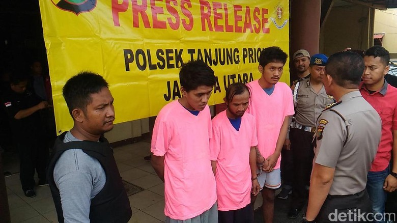 Lebih dari 20 Kali Beraksi, 3 Penjambret Dibekuk Polisi Lebih dari 20 Kali Beraksi, 3 Penjambret Dibekuk Polisi