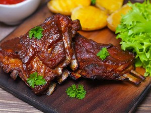Kambing Bakar yang Gurih Empuk, Enak Dicocol dengan Sambal Kecap!