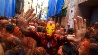 Ratusan orang memenuhi daerah Bunol, Spanyol untuk mengikuti festival tersebut. Foto: Pablo Blazquez Dominguez/Getty Images