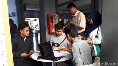 Foto: Ramai-ramai Antre Beli Rusun Tanjung Barat