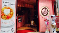 Di Café de Miki yang terletak di pusat perbelanjaan di Odaiba, Anda bisa menikmati pancake dan latte art yang pastinya berbentuk lucu seperti Hello Kitty.