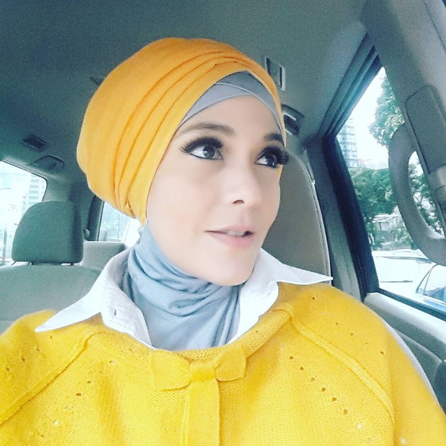 Lula Kamal adalah seorang dokter dan juga artis yang peduli menyuarakan anti narkoba. Foto: Instagram