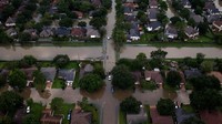Rumah-rumah di Northwest Houston, Texas, terendam banjir. REUTERS/Adrees Latif.