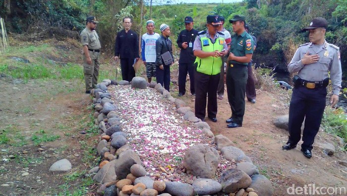 Tumpukan Batu Menyerupai Makam Gegerkan Warga Purwokerto