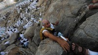 Pelaksanaan wukuf  diawali dengan pembacaan Talbiyah yang dilakukan secara serentak oleh semua jamaah haji termasuk jamaah haji Indonesia sekitar Pk. 10.30 waktu setempat. REUTERS/Suhaib Salem.