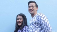 Pasca menikah pasangan Tarra Budiman dan Gya semakin mesra. (Foto: Tarra Budiman dan Gya (Hanif/detikHOT)