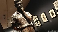 Salah satu patung yang bisa traveler lihat di dalam National Gallery Singapore (Tri/detikTravel)