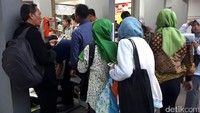 Mayoritas konsumen yang datang berasal dari pegawai kantoran yang mengaku menginginkan hunian yang harganya terjangkau dan mudah diakses. Dengan memberi Rp 1 juta saja di awal sebagai bukti pemesanan, kesempatan untuk memilih hunian yang diinginkan pada saat pemasaran nanti diluncurkan pun semakin besar.