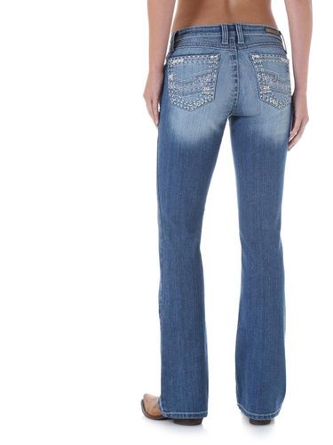 Patut Punya 3 Fashion Item Retro Ini Tak Pernah Ketinggalan Zaman Patut Punya 3 Fashion Item Retro Ini Tak Pernah Ketinggalan Zaman