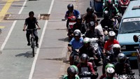 Satu bulan sejak diberlakukannya operasi tertib trotoar tercatat lebih dari 10.000 kendaraan bermotor ditindak karena parkir ataupun melintas di trotoar.