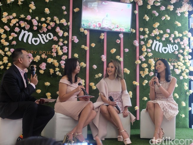 Bunga pun mengidentifikasi dirinya dengan mawar karena berkesan sophisticated, witty, kuat, dan feminin. Setuju?  Foto: Rahmi Anjani/Wolipop