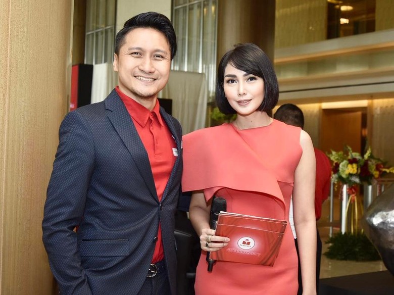 Masih Penyembuhan Usai Tersiram Air Panas, Fenita Arie Gunakan Kursi Roda Masih Penyembuhan Usai Tersiram Air Panas, Fenita Arie Gunakan Kursi Roda