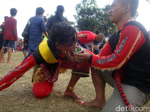 Kumpul Bareng, Seniman Ebeg Banyumas Unjuk Kebolehan dan Kekompakan