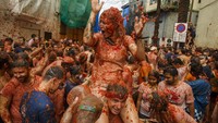 Festival Tomatina diselenggarakan setiap tahun di kawasan yang dekat dengan kota Valencia itu.  Foto: Pablo Blazquez Dominguez/Getty Images