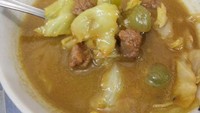 Restoran Dapur Mamih Sateku punya tongseng domba yang sedap. Kuah santannya agak encer dengan rasa gurih. Isiannya komplet mulai dari potongan daging bomba, kol dan tomat hijau. Foto: dok. detikFood/Istimewa