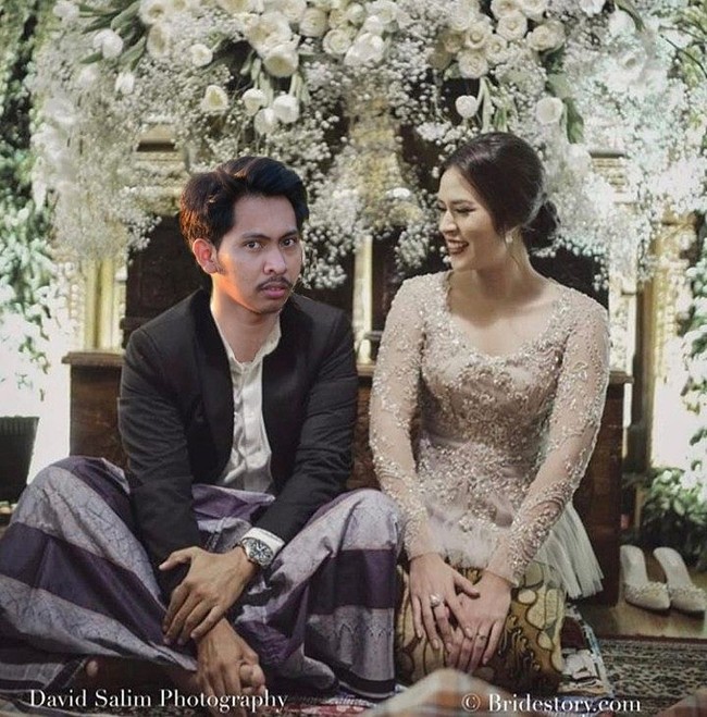 Para pria patah hati ini mengedit foto Hamish Daud yang tampak sedang menatap mesra Raisa. Wajah Hamish di foto tersebut digantikan oleh wajah para pria yang patah hati ini. Foto: Dok. Instagram @banarsatria